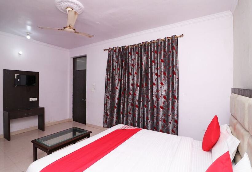 בית מלון כפרי Oyo 45787 Mangalam Resort