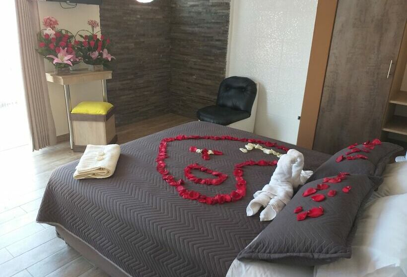 هتل Piedra Blanca Luxury