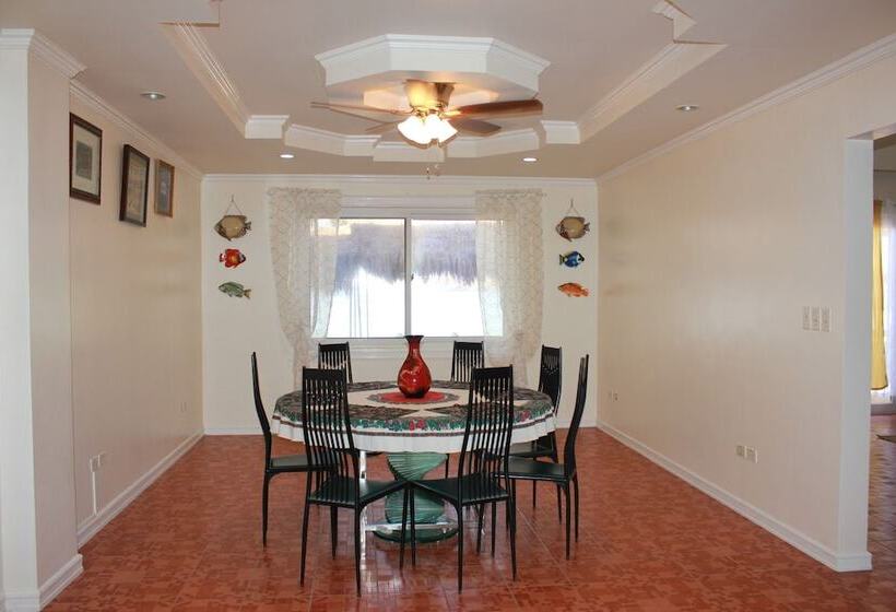 فندق Pundaquit Luxury Resort