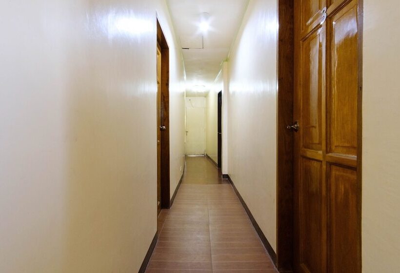 هتل Reddoorz @ Poblacion 6 Coron