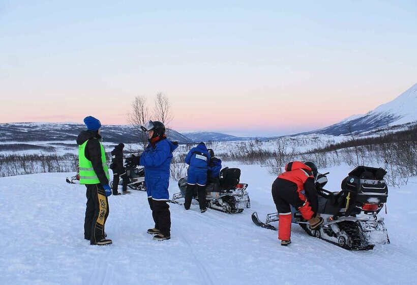 酒店 Svensby Tursenter