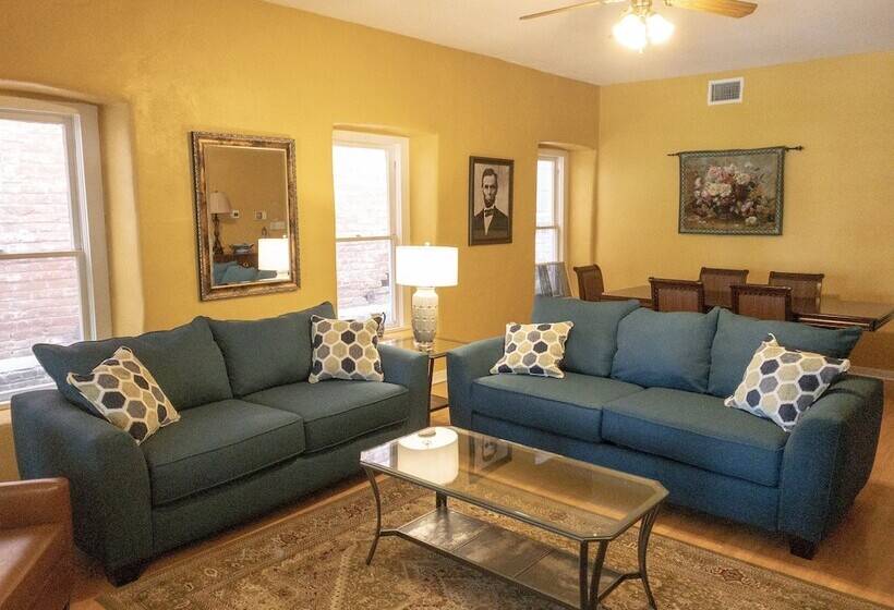 فندق The Schmitz Bed & Breakfast