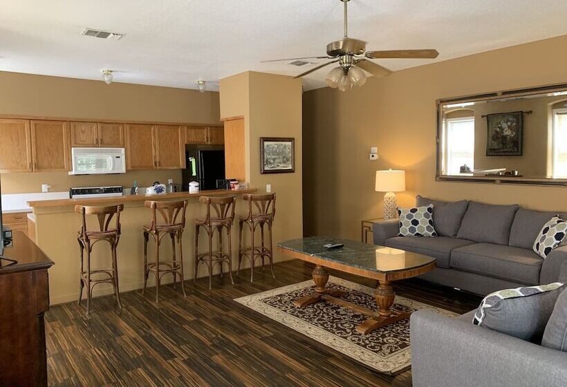 فندق The Schmitz Bed & Breakfast