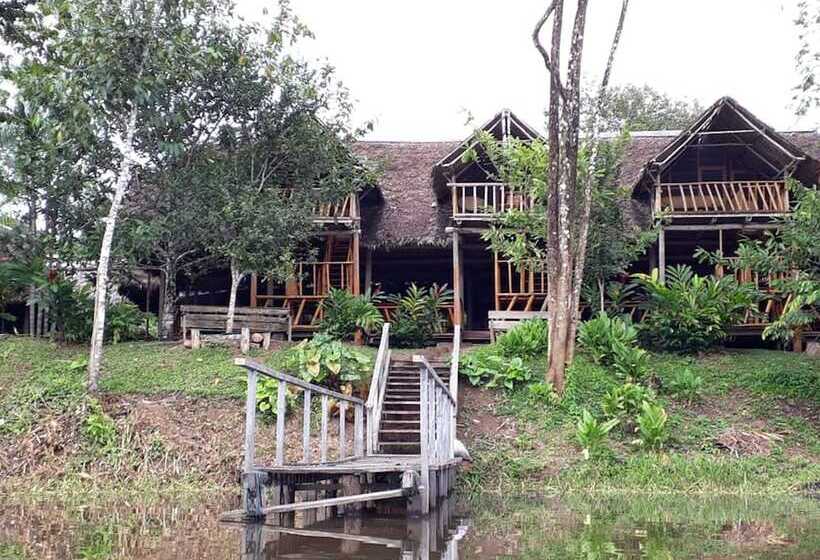 هتل Tres Chimbadas Lake Lodge