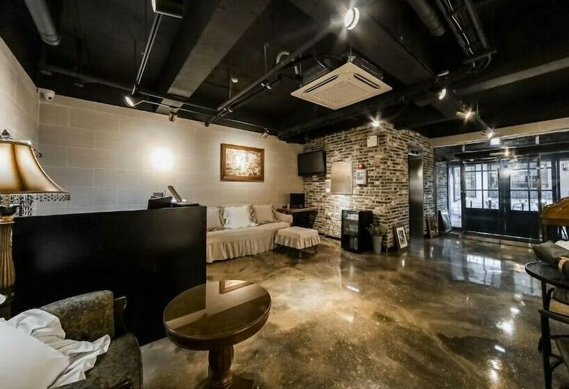 Vallas Hotel & Guest House