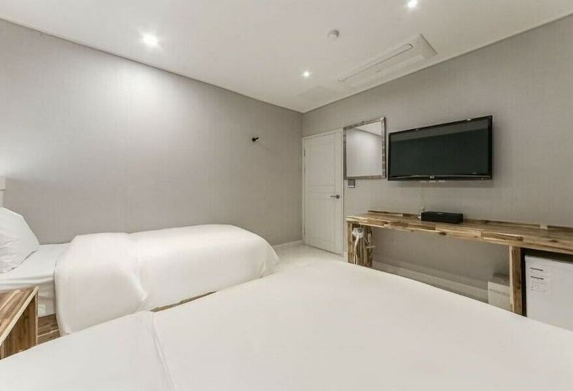 Vallas Hotel & Guest House