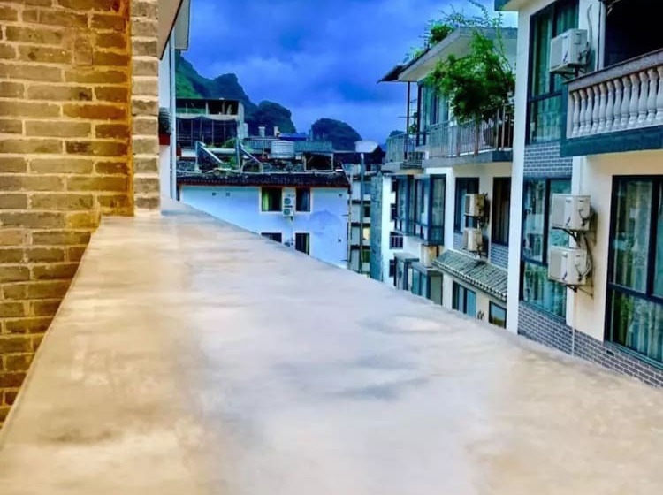 Отель Yangshuo Qingyunge