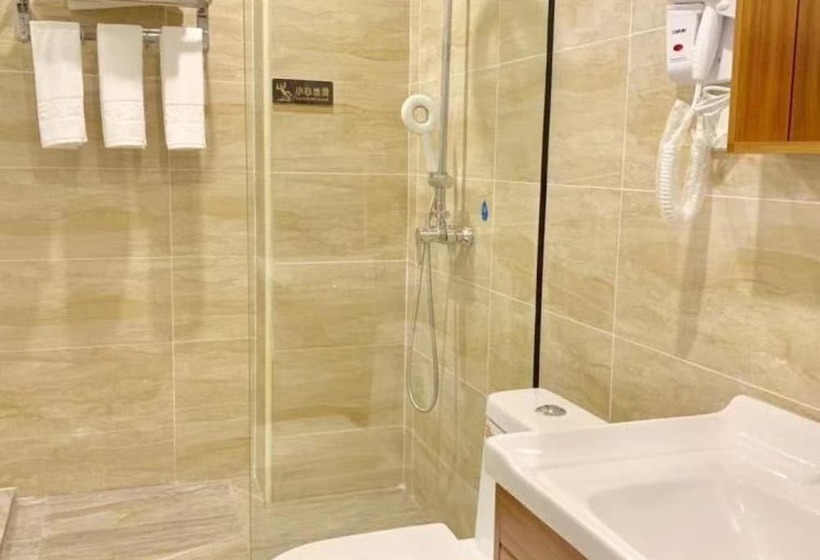 Отель Yangshuo Qingyunge