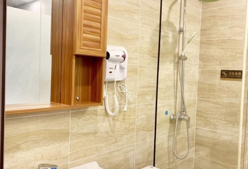 Отель Yangshuo Qingyunge