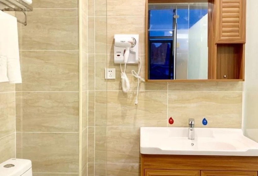 Отель Yangshuo Qingyunge