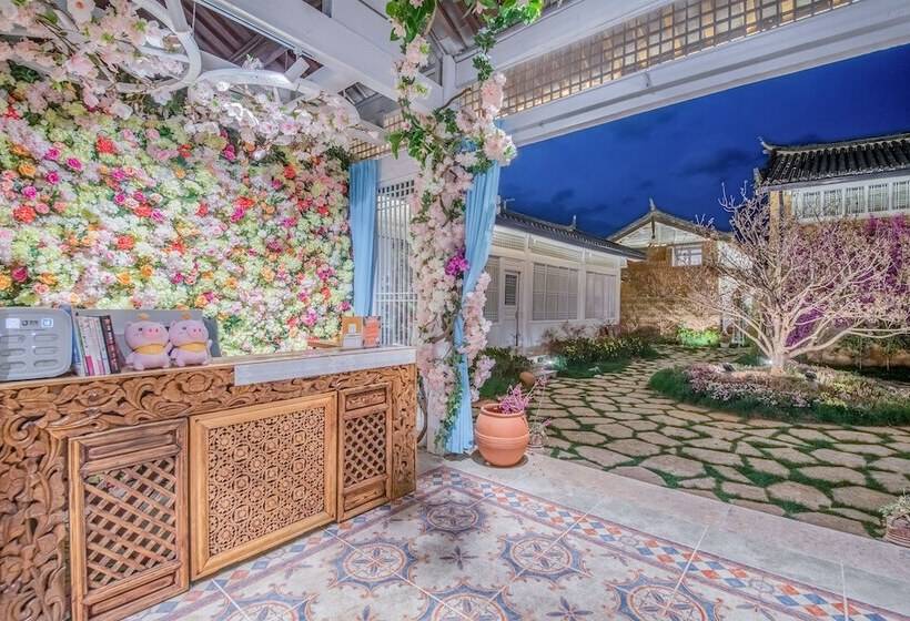 Hua Linglong Courtyard Inn