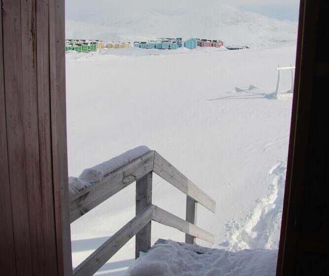 Inuk Hostels