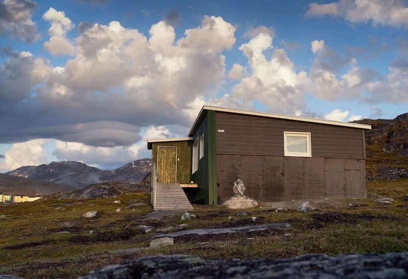 Inuk Hostels