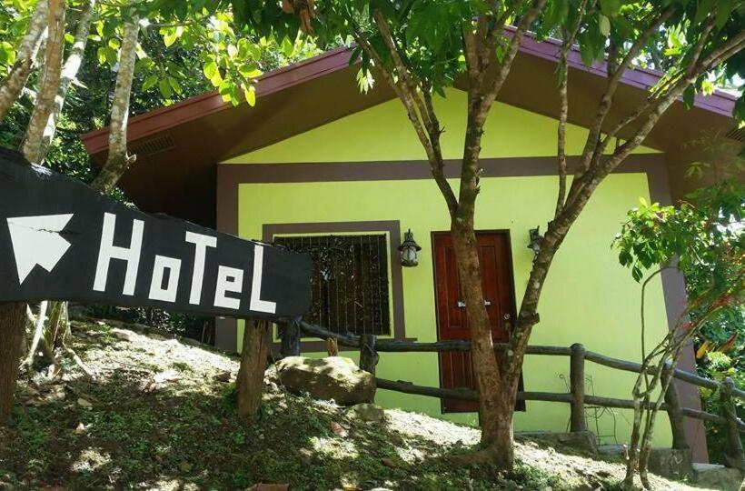 Kamayan Sa Palaisdaan Hotel And Resort