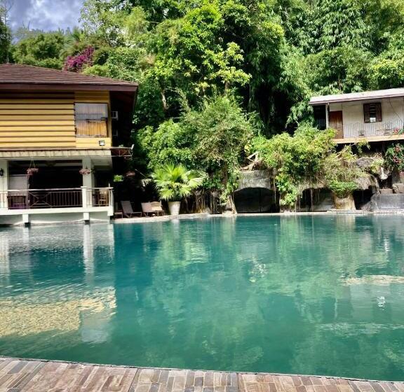 Kamayan Sa Palaisdaan Hotel And Resort