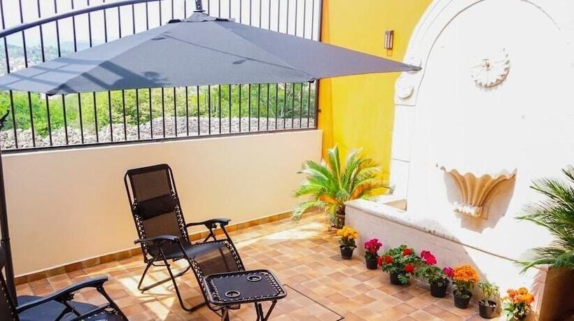 Las Margaritas Hostal