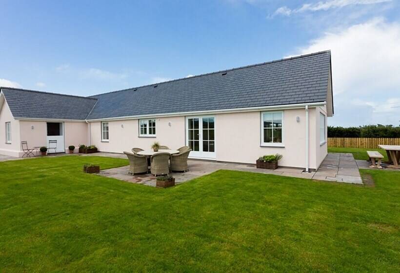 Lligwy Beach Cottage