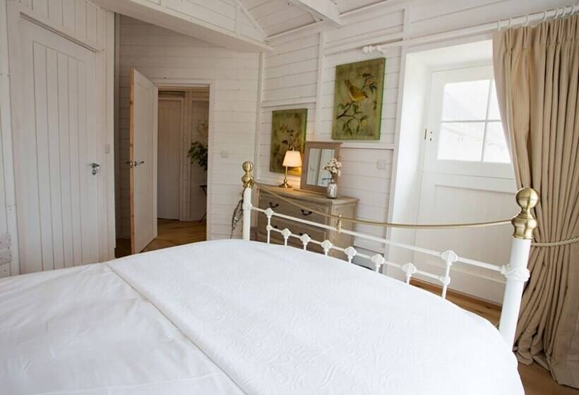 Lligwy Beach Cottage