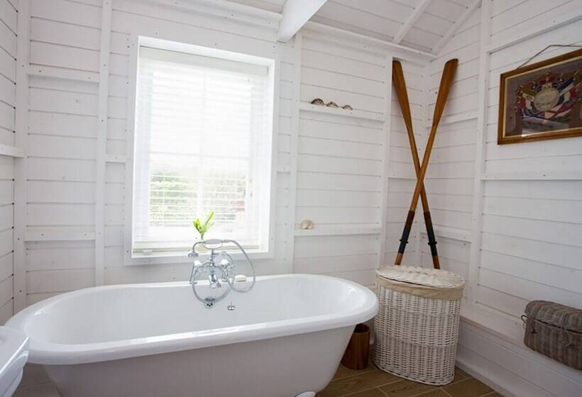 Lligwy Beach Cottage