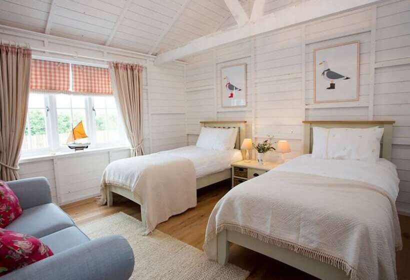 Lligwy Beach Cottage