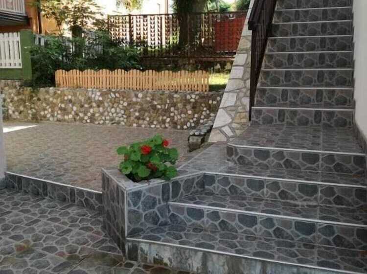 پانسیون Apartmani Denis