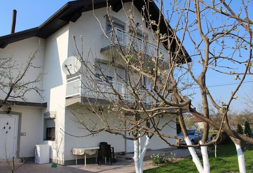 پانسیون Apartmani Denis