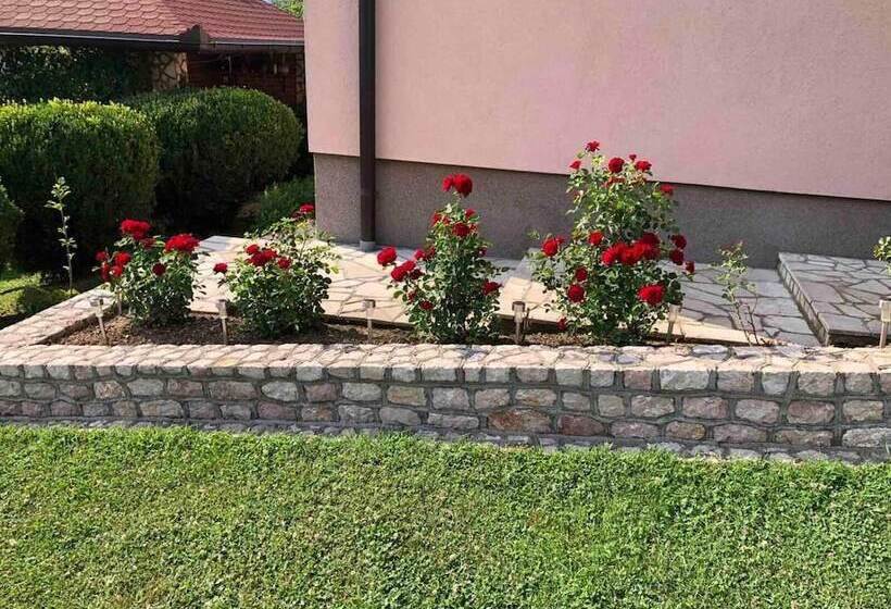 پانسیون Apartmani Denis