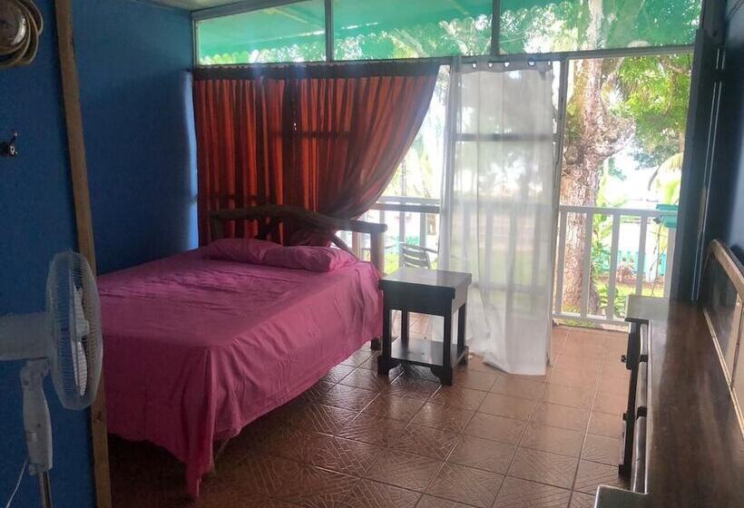 بنسيون Colores Hostel