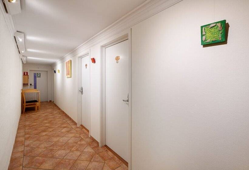 פנסיון Høland Gaardsmotell