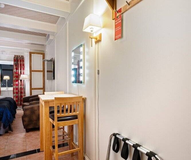 פנסיון Høland Gaardsmotell