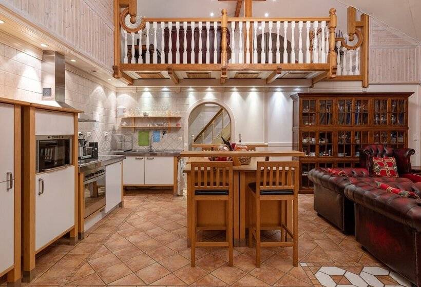 פנסיון Høland Gaardsmotell