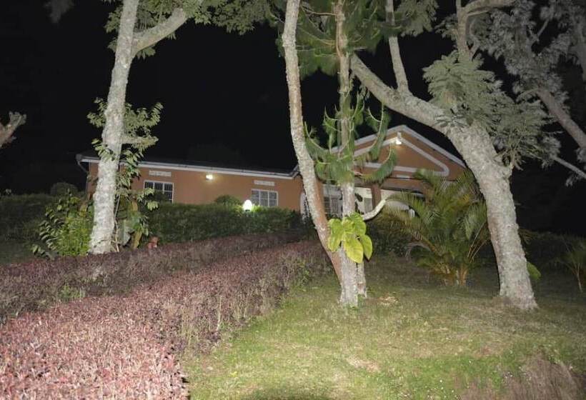 پانسیون Kitojo Guest Cottages