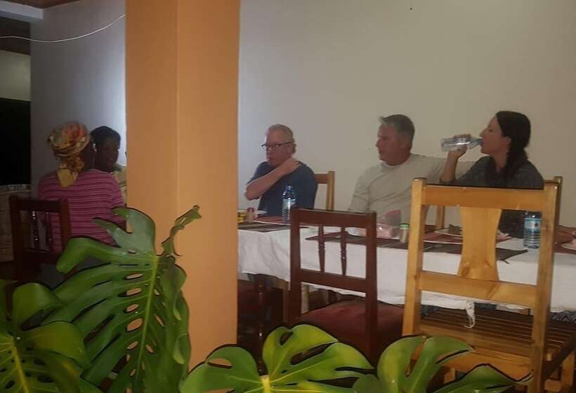 پانسیون Kitojo Guest Cottages