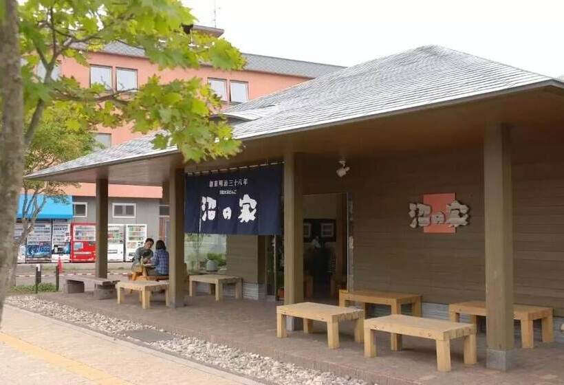 פנסיון Onuma Lakeside Cottage