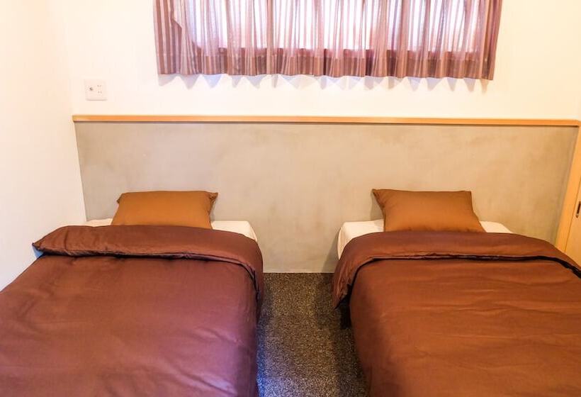 פנסיון Onuma Lakeside Cottage