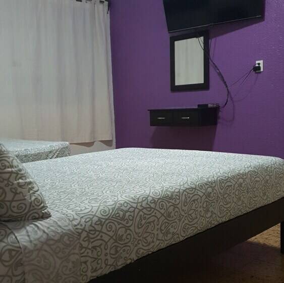 بنسيون Posada Real Mojica