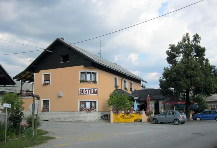 پانسیون Prenočišča Miklavčič