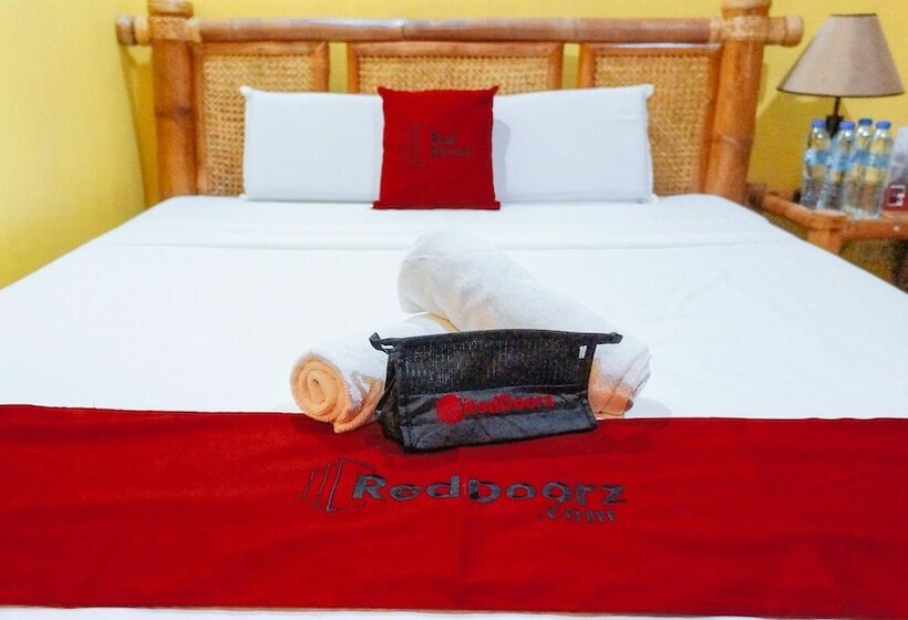 ペンション Reddoorz Plus @ Valencia Bohol
