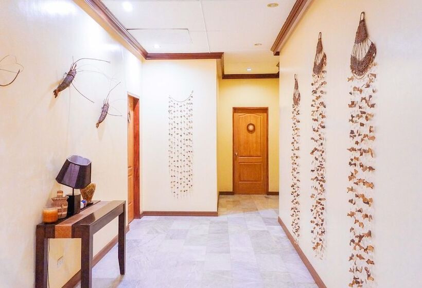 ペンション Reddoorz Plus @ Valencia Bohol