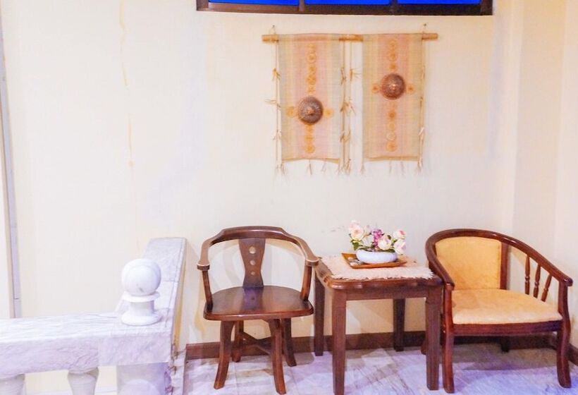 ペンション Reddoorz Plus @ Valencia Bohol