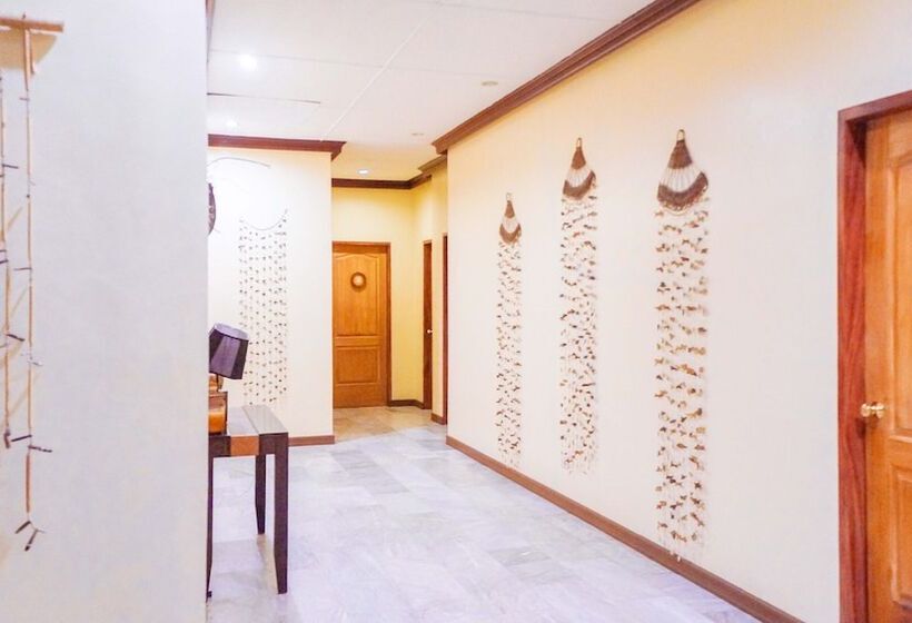 ペンション Reddoorz Plus @ Valencia Bohol