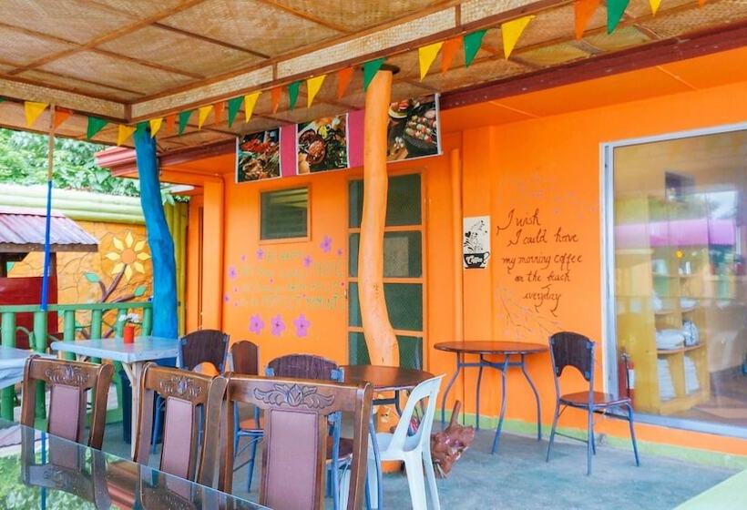 ペンション Reddoorz Plus @ Valencia Bohol