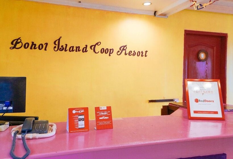 ペンション Reddoorz Plus @ Valencia Bohol