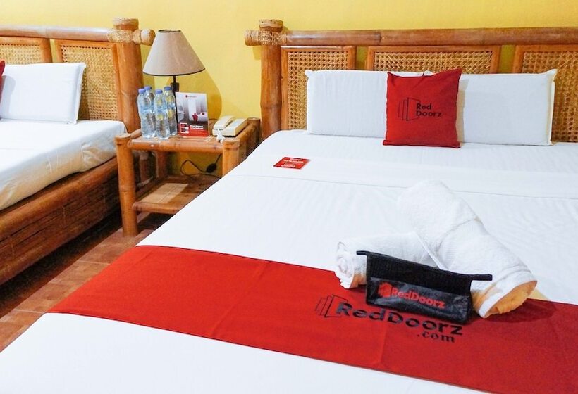 ペンション Reddoorz Plus @ Valencia Bohol