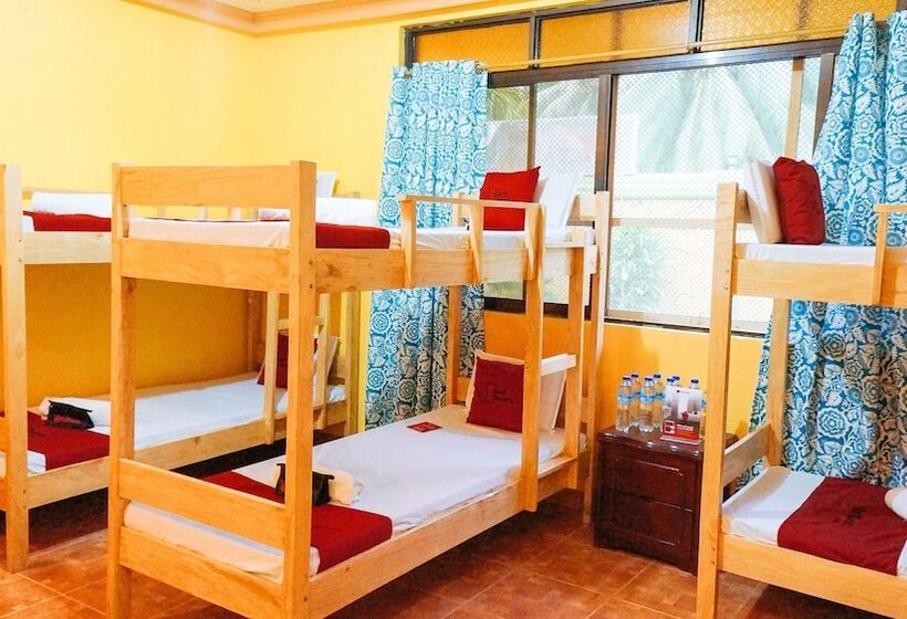 ペンション Reddoorz Plus @ Valencia Bohol