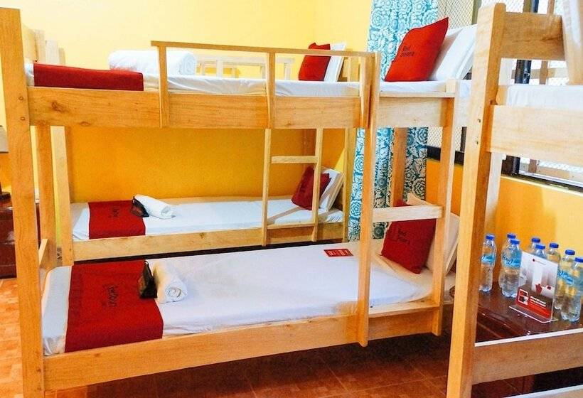 ペンション Reddoorz Plus @ Valencia Bohol