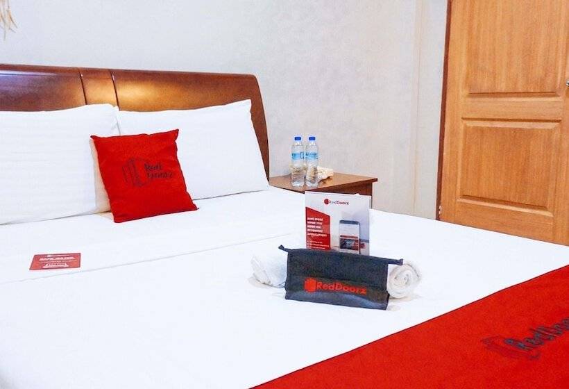 ペンション Reddoorz Plus @ Valencia Bohol