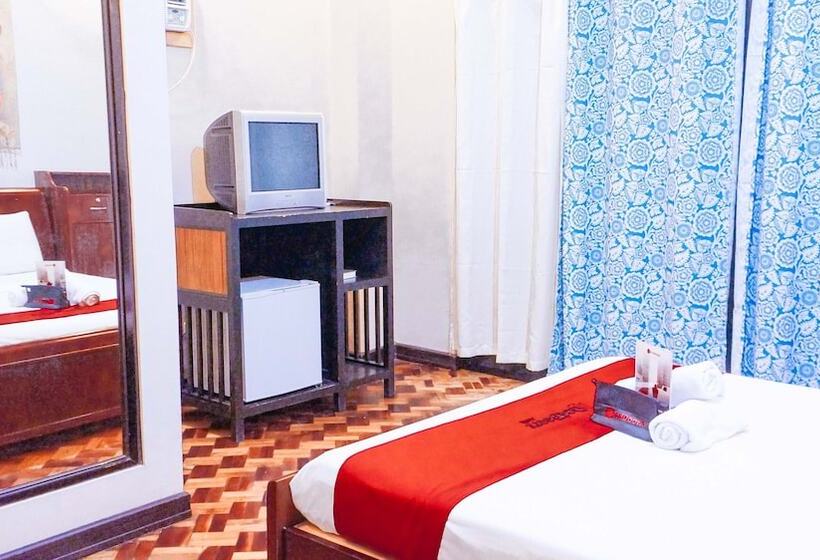 ペンション Reddoorz Plus @ Valencia Bohol