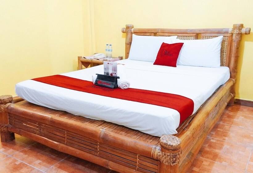 ペンション Reddoorz Plus @ Valencia Bohol