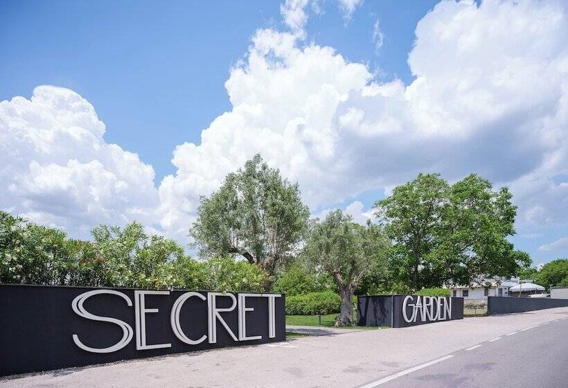 פנסיון Secret Garden